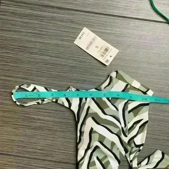 Bar III NWT Summer Sage Green Hypno Beach Cutout Self Tie Bikini Top Size S - Picture 4 of 9
